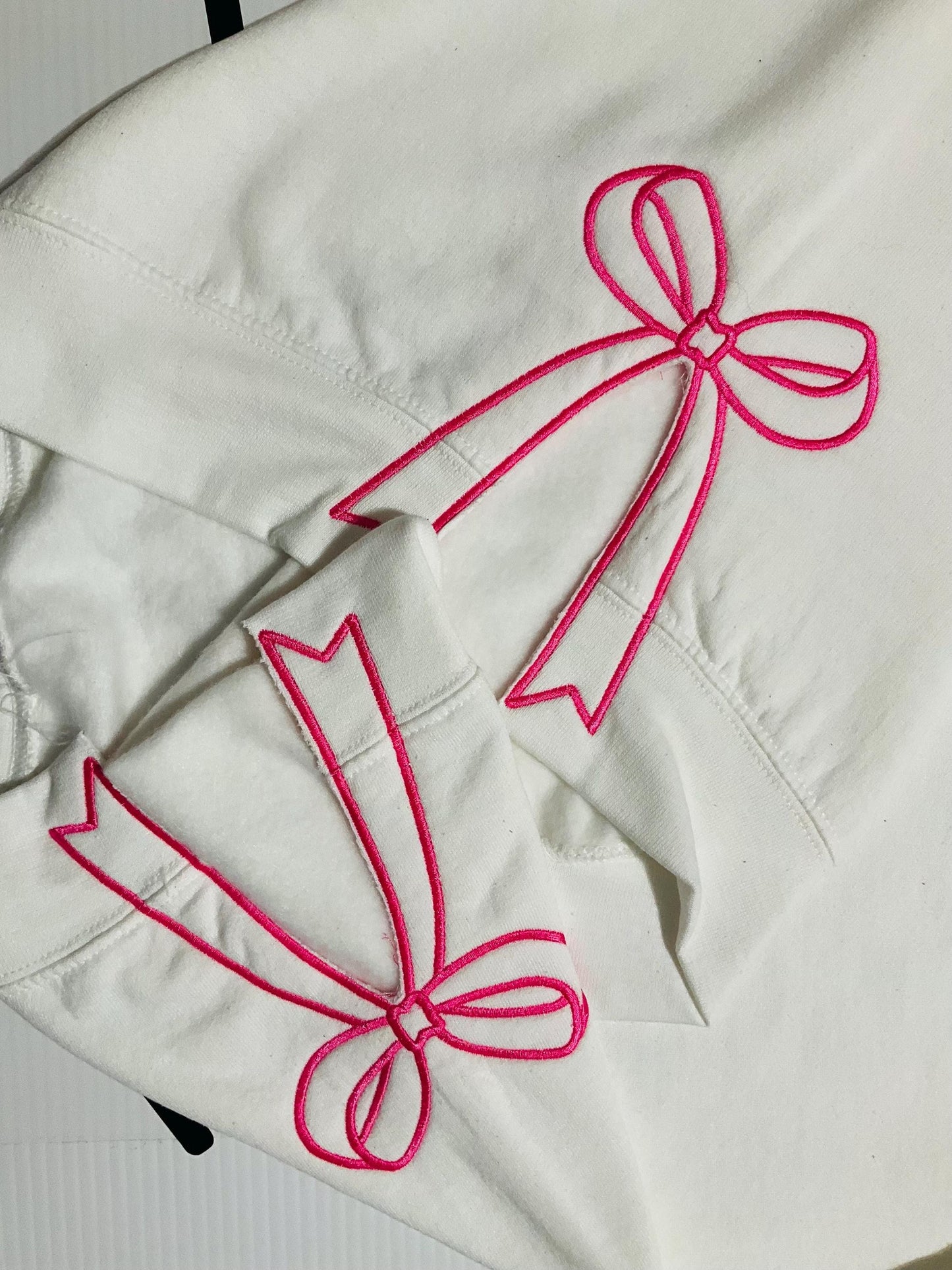 Embroidered Mama Sweatshirt: Classic Side Bow Design