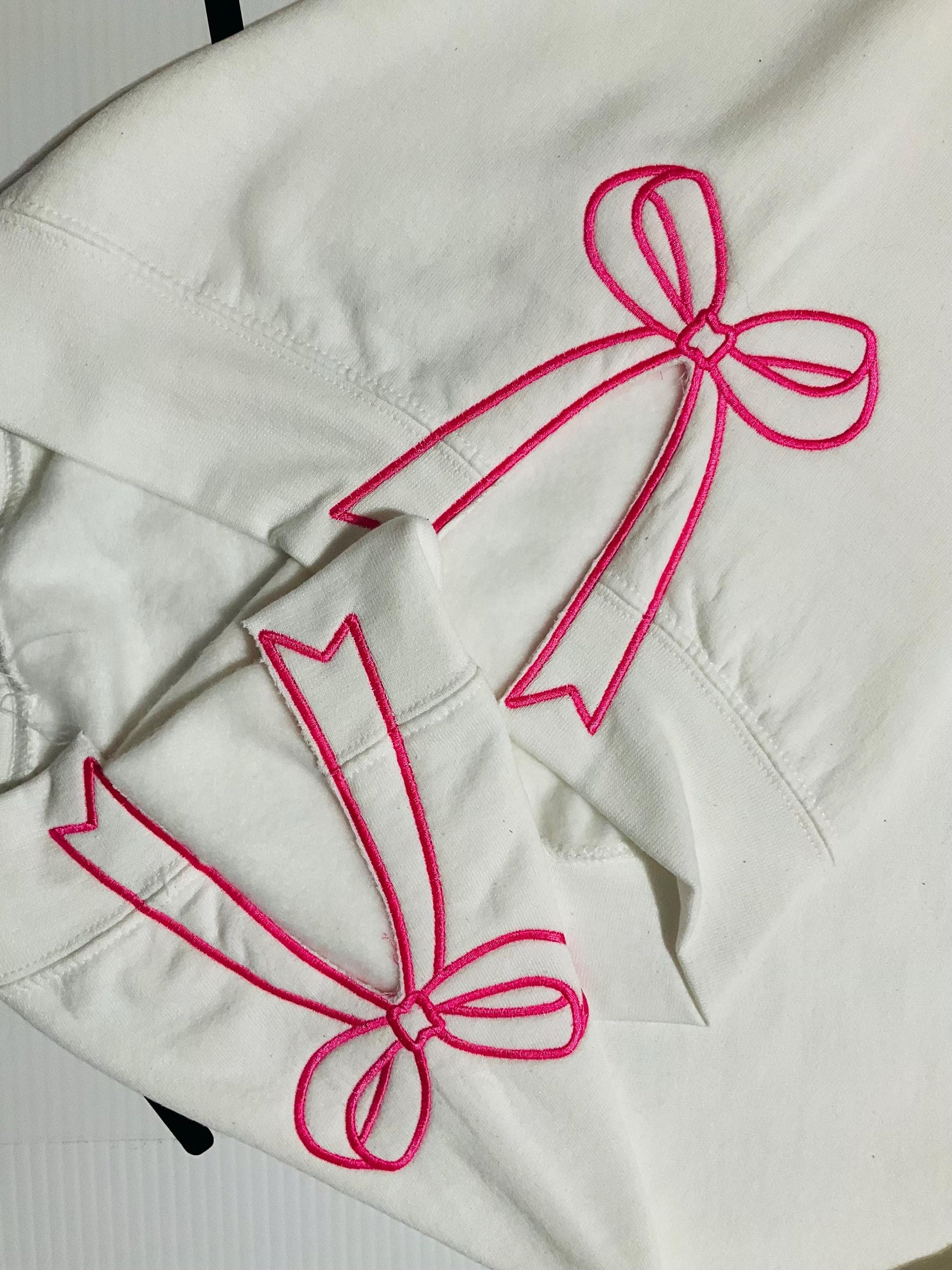 Embroidered Mama Sweatshirt: Classic Side Bow Design