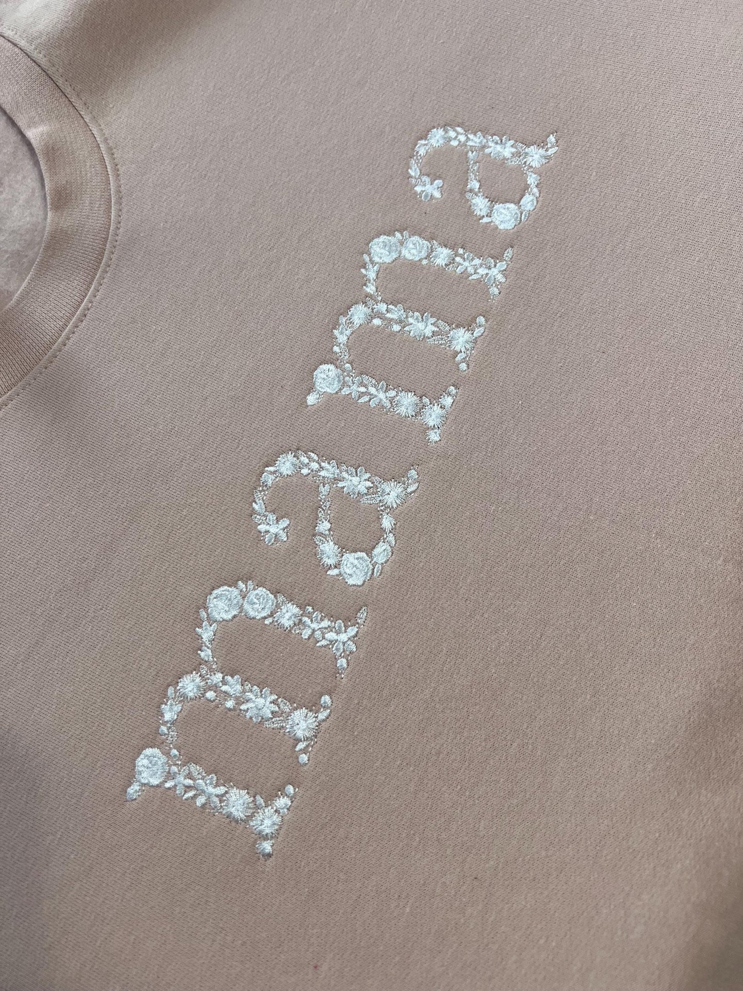 Personalized Mama Floral Embroidered Sweatshirt | Mother’s Day Gift | Mom Sweatshirt For Mother's Day | New Mom Gift | Mama Sweatshirt