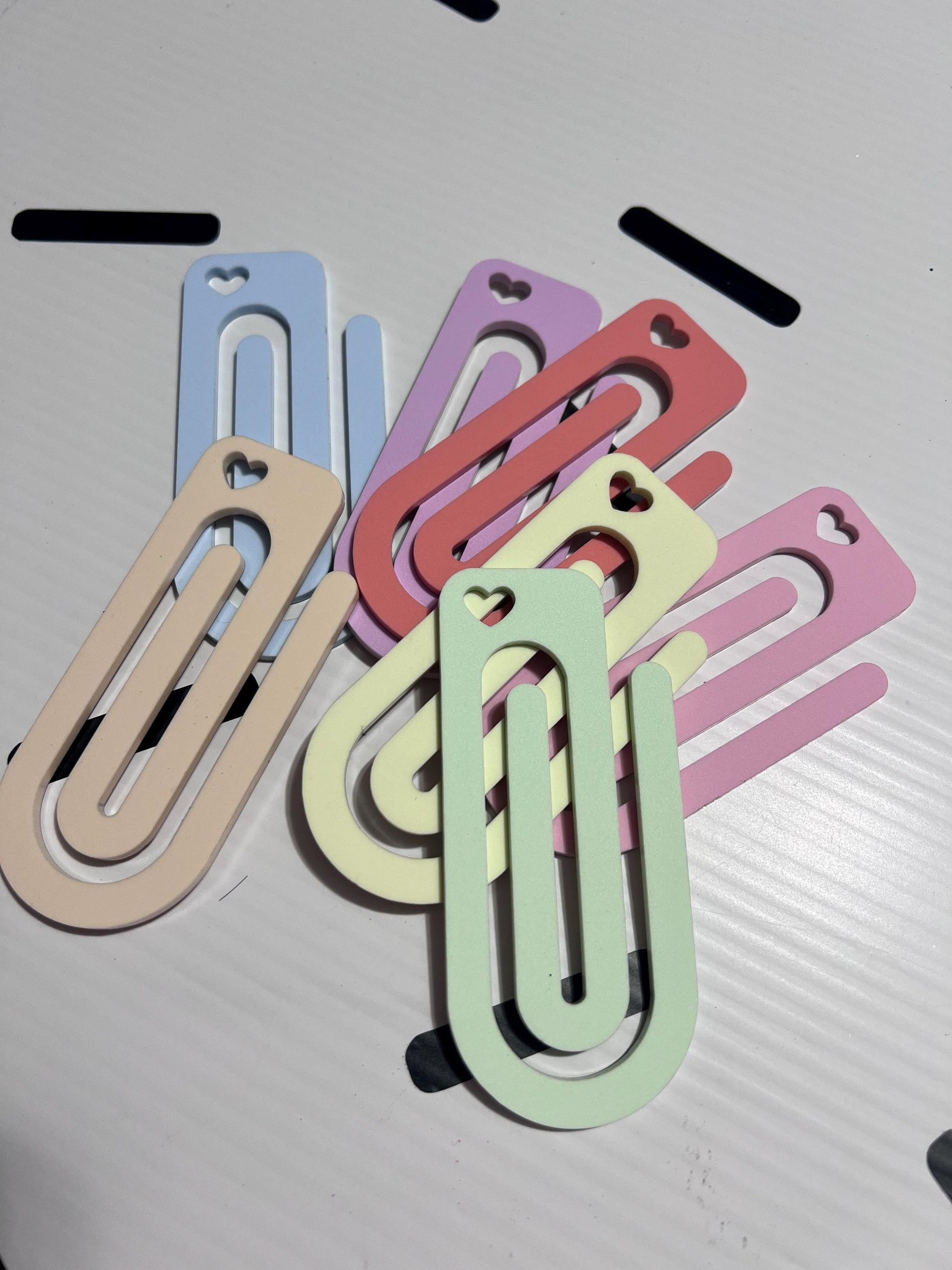 Jumbo Paperclip Heart Bookmark SVG Template: Laser & Vinyl Cut File (Digital File)