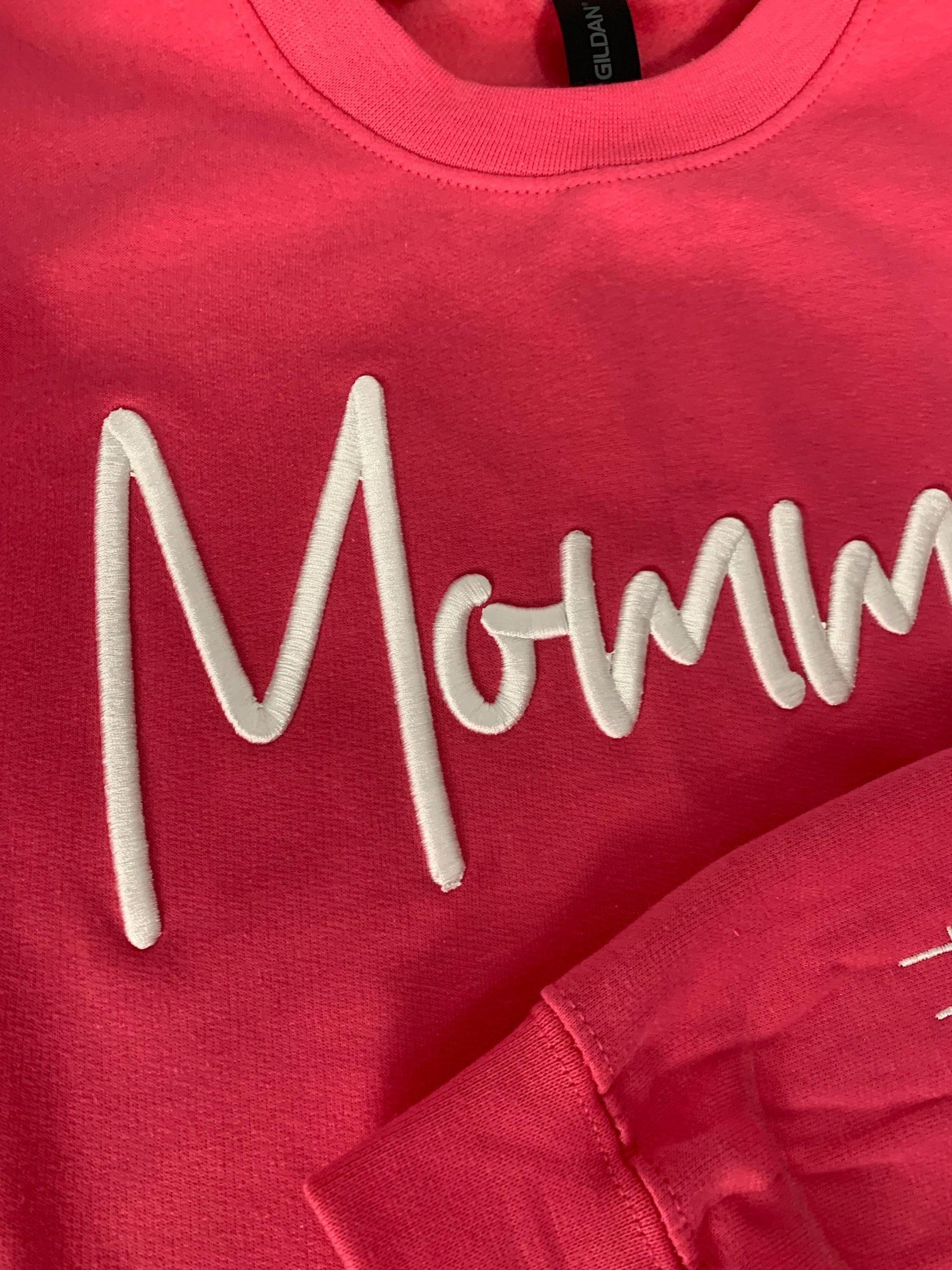 Personalized “Mommin’” 3D Puff Embroidered Sweatshirt – Customizable – Add Name on Sleeve – Cozy Mom Sweatshirt