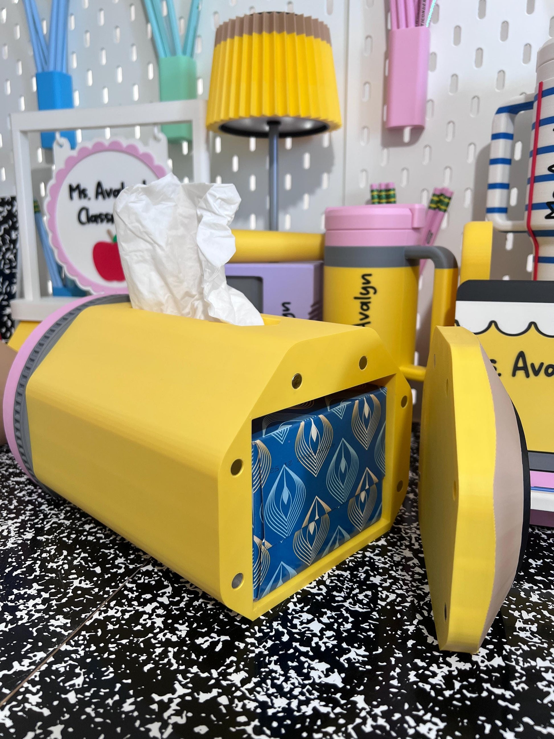 Pencil Tissue Box Holder, Personalized Teacher Gift, Classroom Decor, Teacher Desk Accessories, 3D Printed Tissue Box Cover