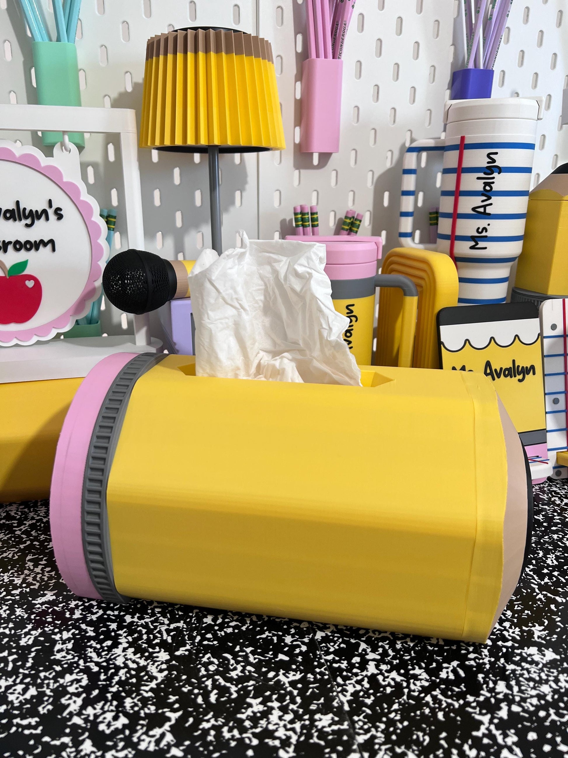 Pencil Tissue Box Holder, Personalized Teacher Gift, Classroom Decor, Teacher Desk Accessories, 3D Printed Tissue Box Cover