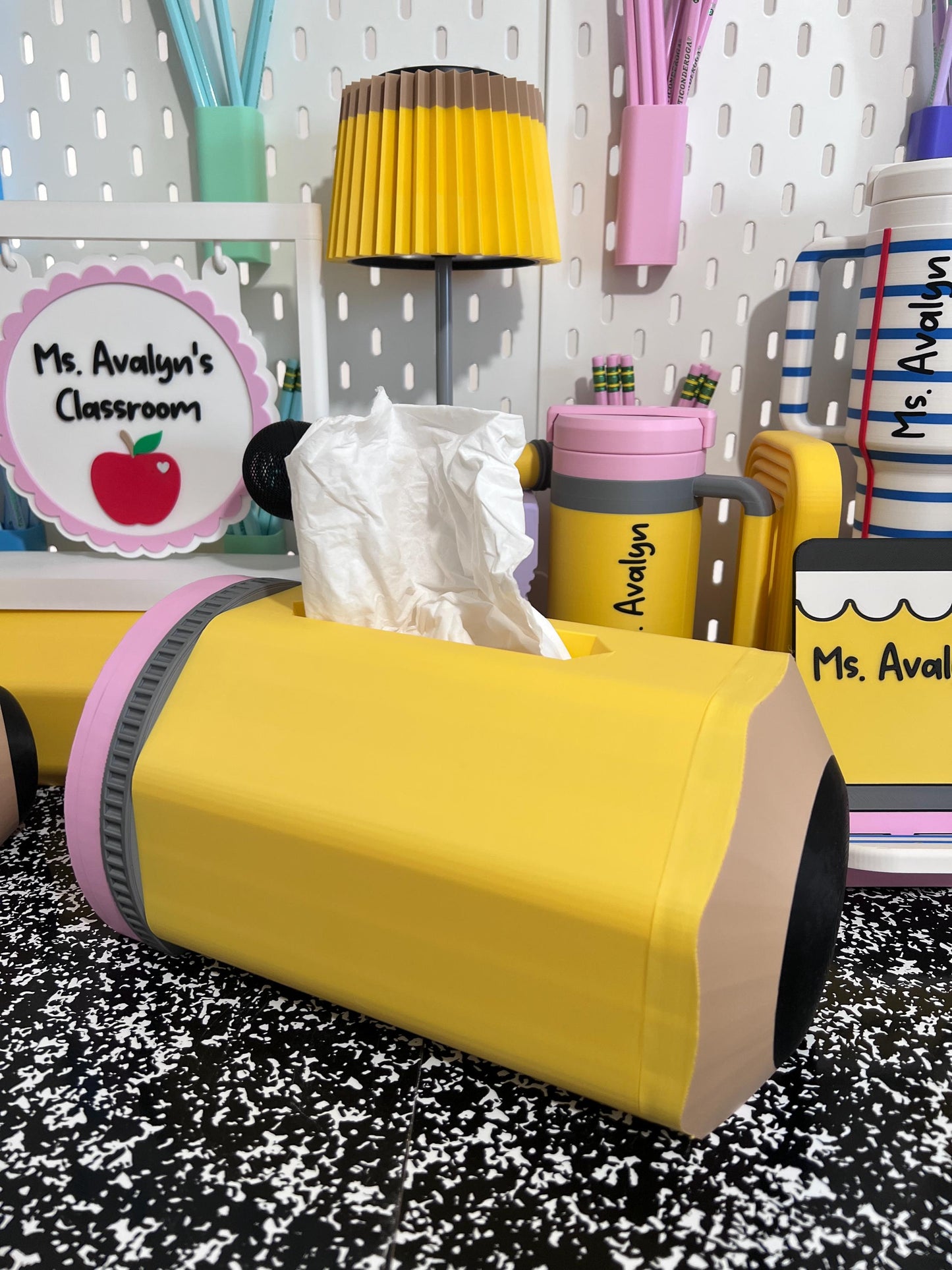 Pencil Tissue Box Holder, Personalized Teacher Gift, Classroom Decor, Teacher Desk Accessories, 3D Printed Tissue Box Cover