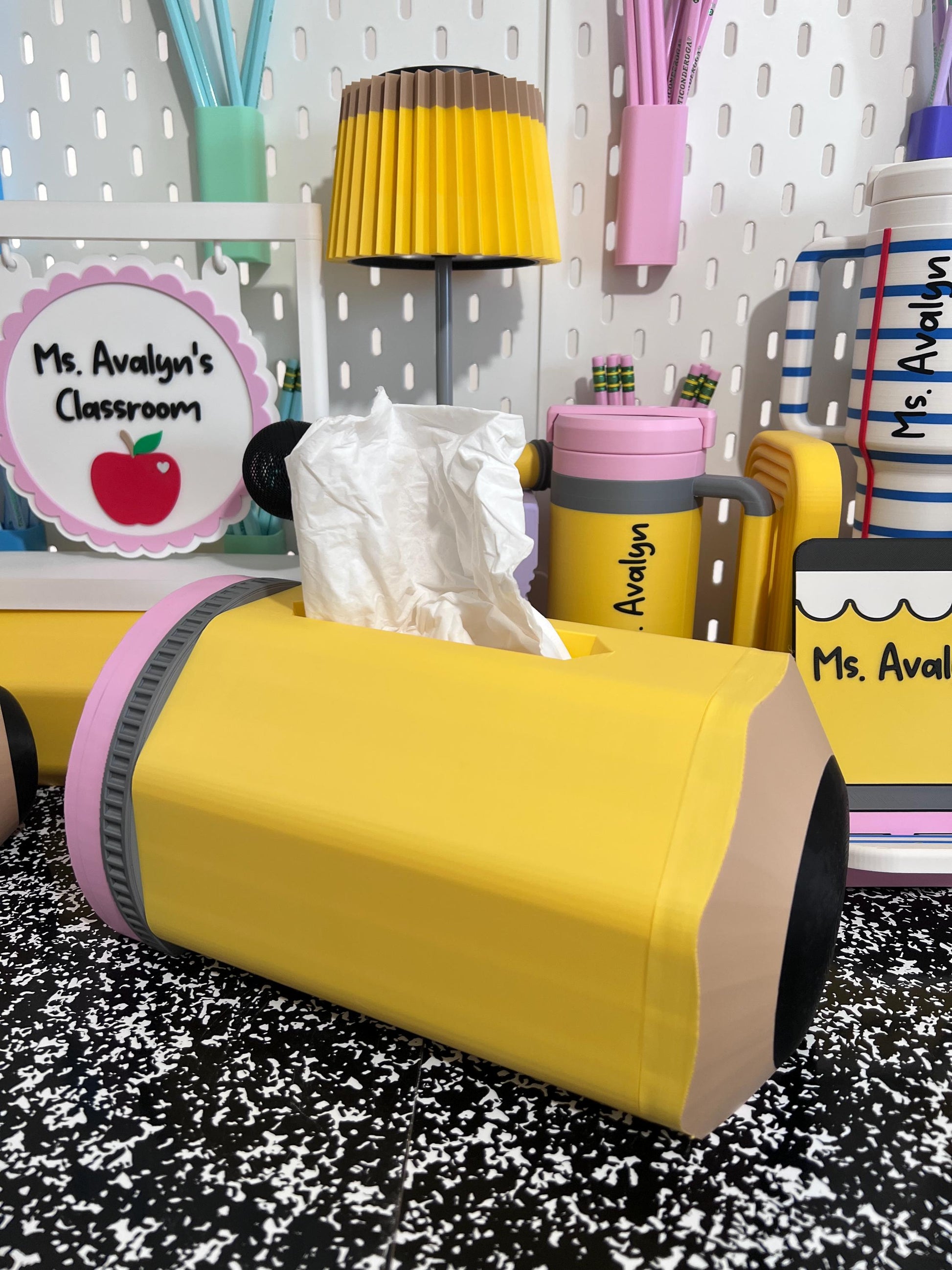 Pencil Tissue Box Holder, Personalized Teacher Gift, Classroom Decor, Teacher Desk Accessories, 3D Printed Tissue Box Cover