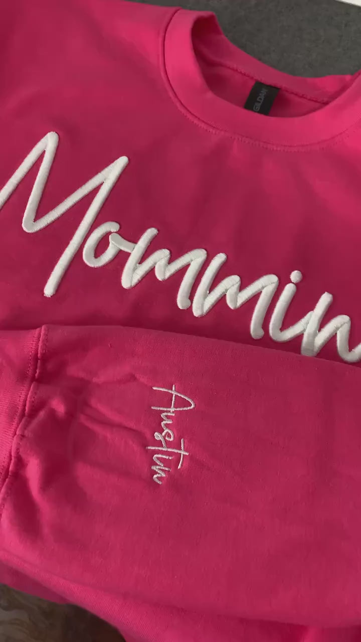Personalized “Mommin’” 3D Puff Embroidered Sweatshirt – Customizable – Add Name on Sleeve – Cozy Mom Sweatshirt